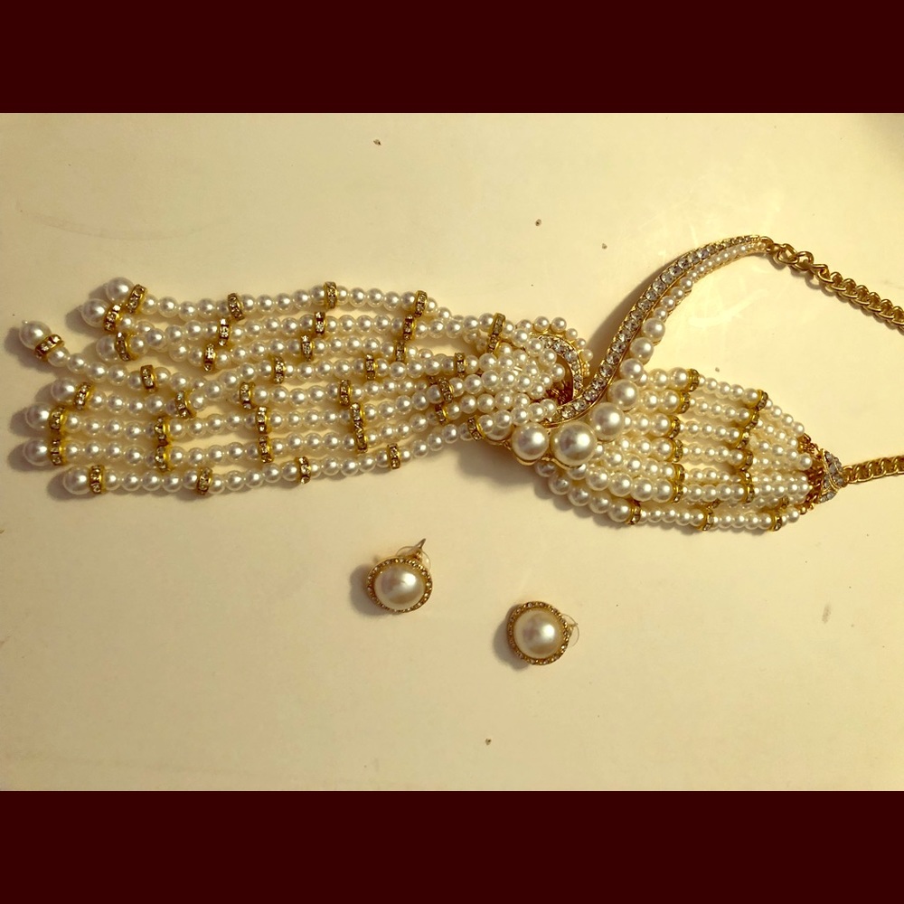 Beautiful Pearl and Gold-Tone Necklace Set